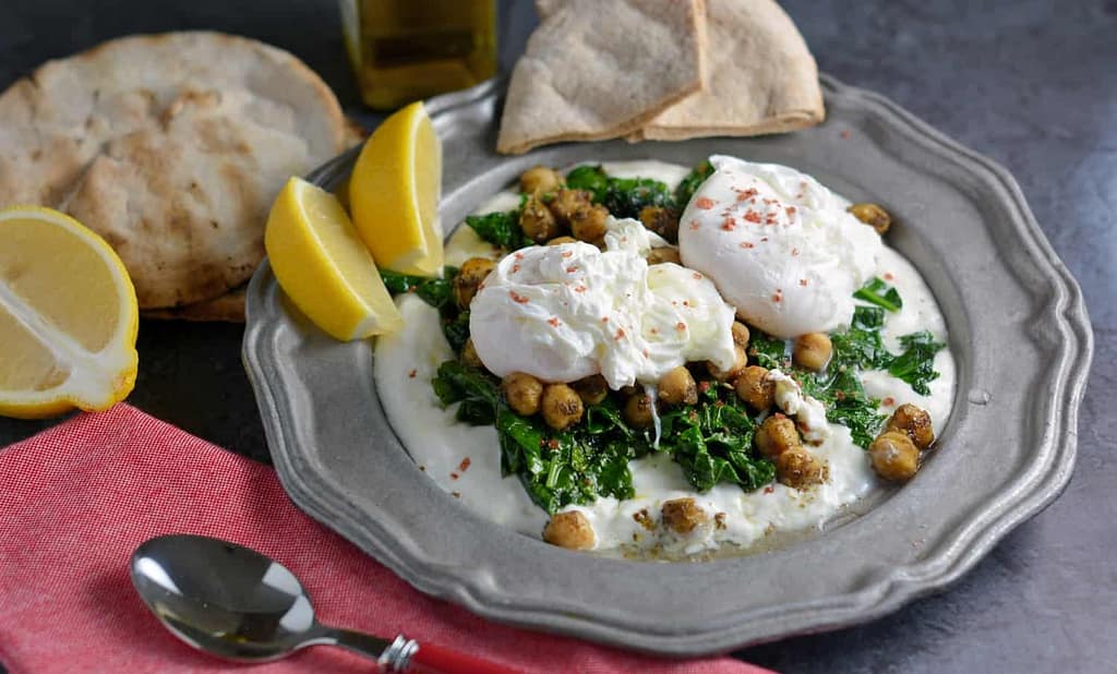 Chickpeas with poached eggs  | 